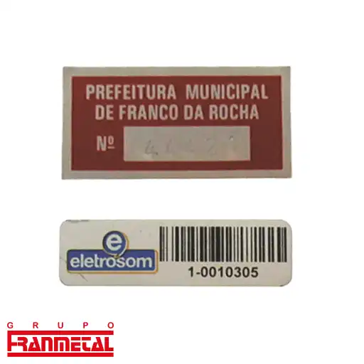 Placas de identificação de equipamentos