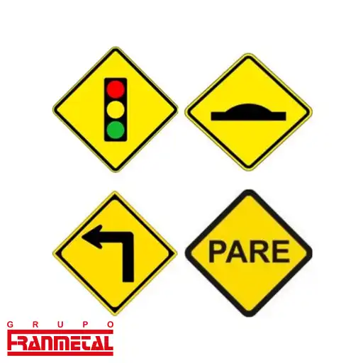 Placas de sinalização rodoviária
